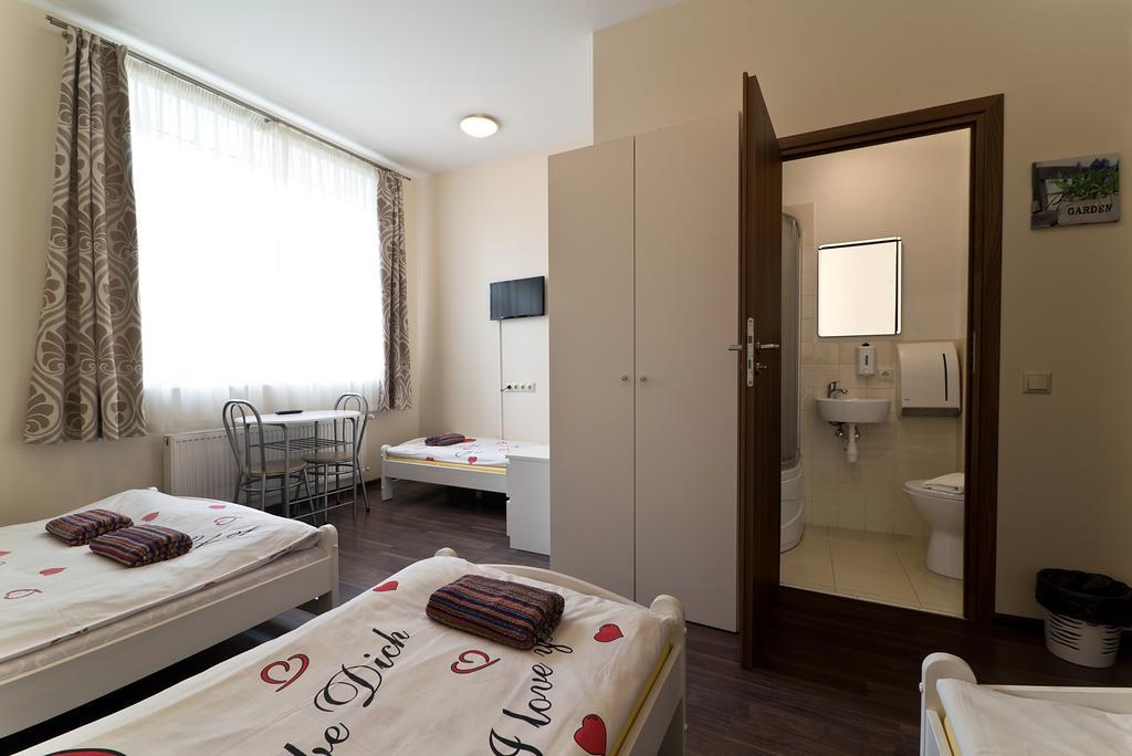 Happy Hotel Riga Buitenkant foto